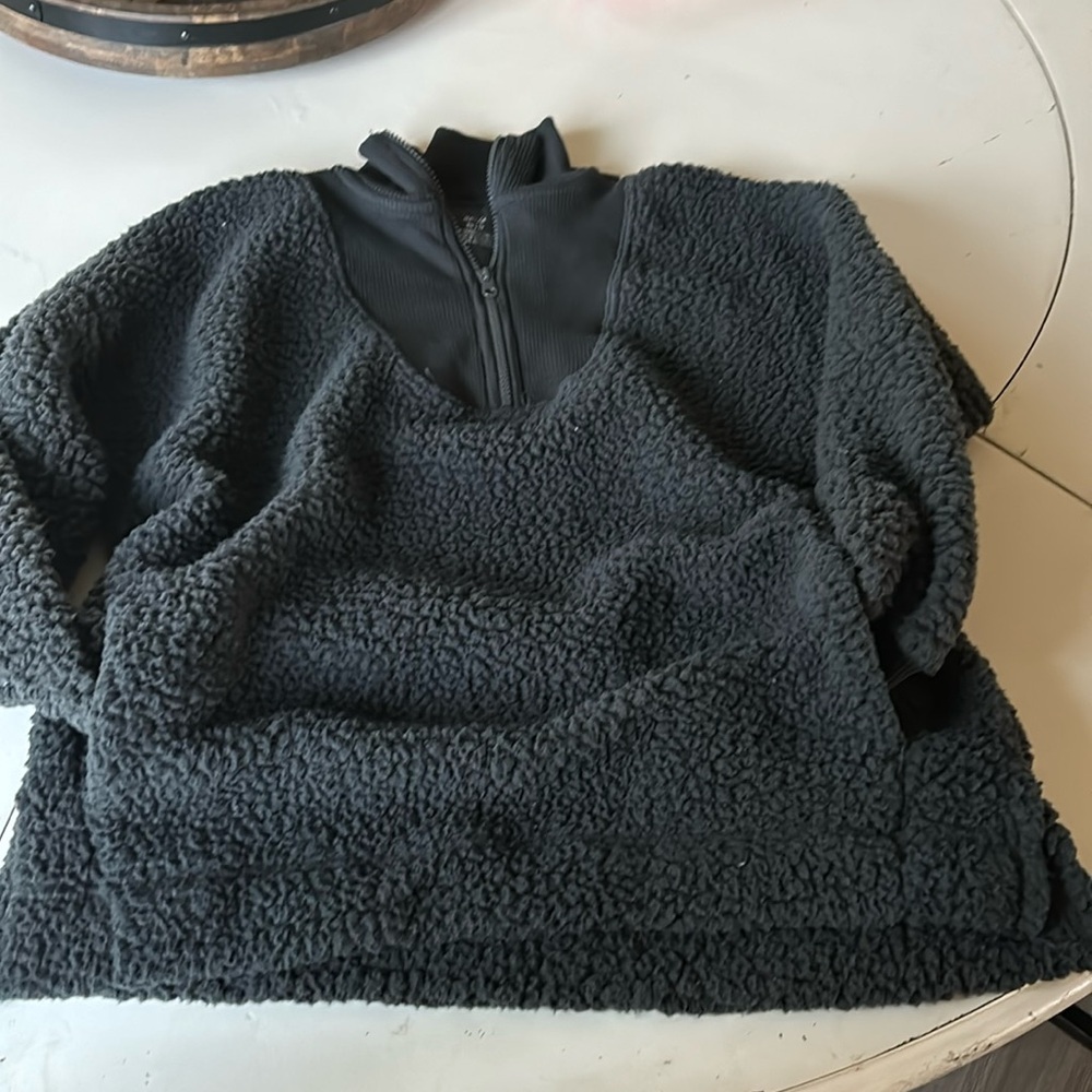 🌸Aerie Black Sherpa Sweater